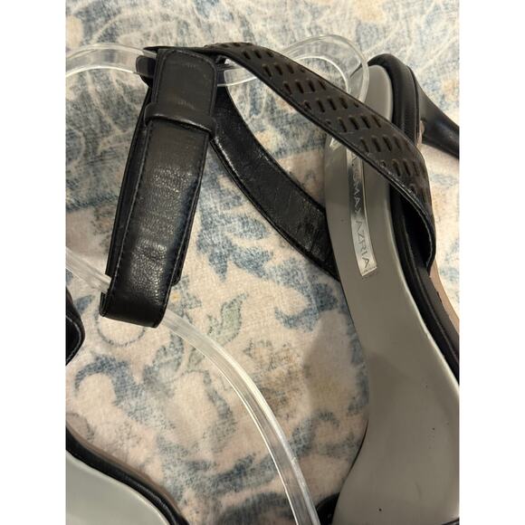 BCBG Maxazria Black Covered Toe Pump Size - Picture 3 of 6